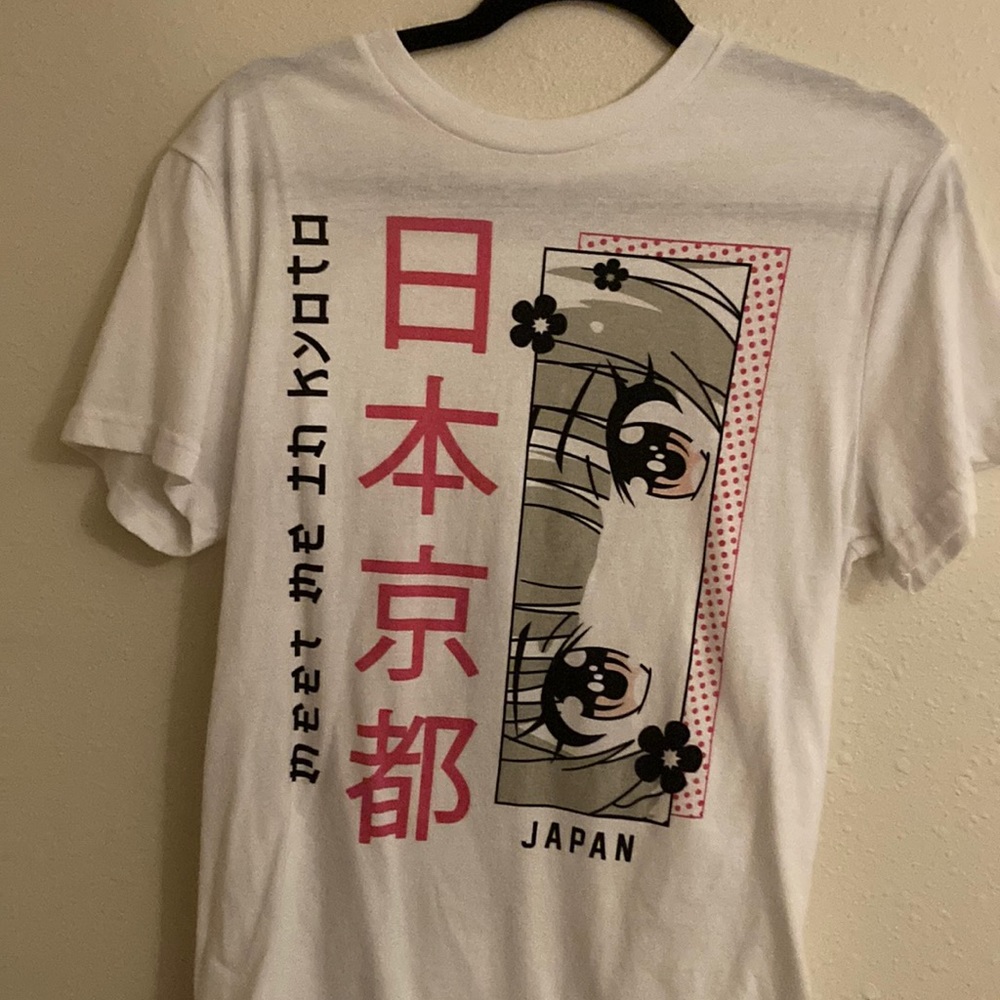 Graphic tee
